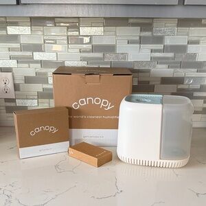 Canopy Blue Humidifier with extra filter New in original box